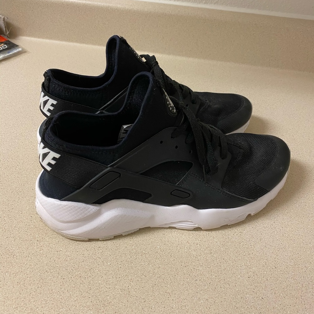 Nike huarache shoe